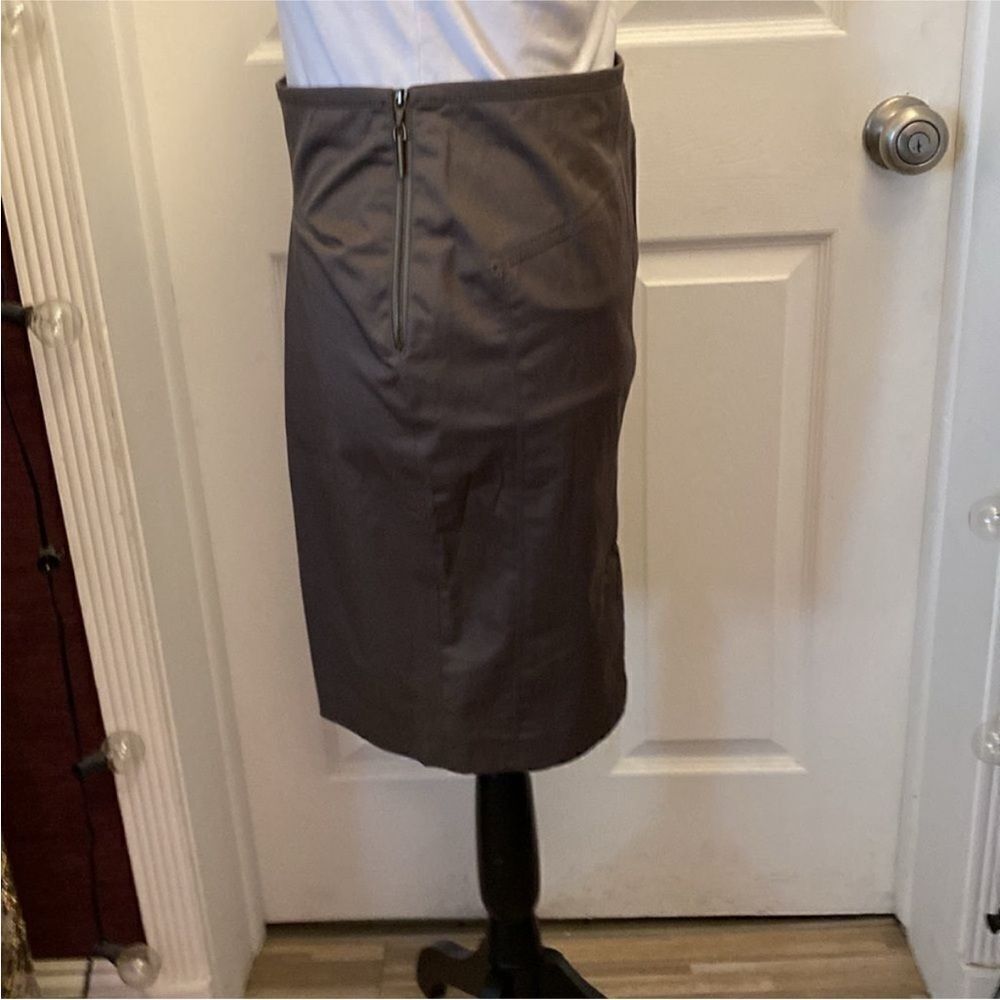 Elegant Gray Women's Skirt - Picture 5 of 10